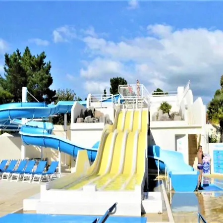 Convivial A Avec Piscine Partagee *
