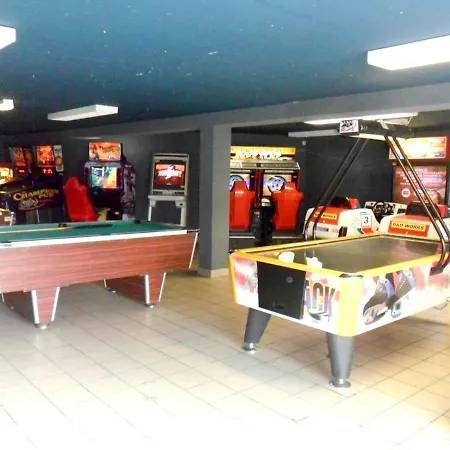 Convivial à Avec Piscine Partagée