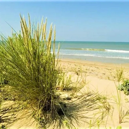 Holiday home Convivial: Seaside Retreat With Shared Pool *