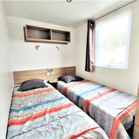 Convivial: Seaside Retreat With Shared Pool * Saint-Jean-de-Monts