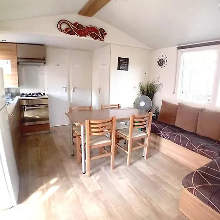 Convivial A Avec Piscine Partagee Ferienhaus *