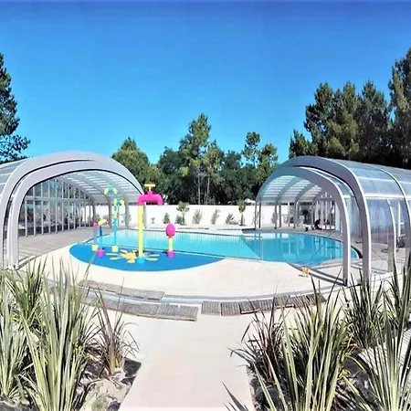 Convivial A Avec Piscine Partagee *