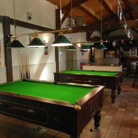 Convivial A Avec Piscine Partagee 度假居