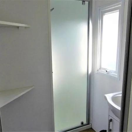 Convivial: Seaside Retreat With Shared Pool Holiday home *