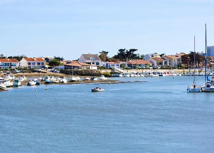 Convivial à Avec Piscine Partagée Hébergement de vacances *