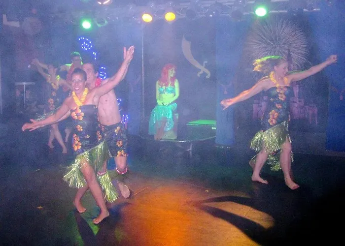 Convivial à Avec Piscine Partagée *