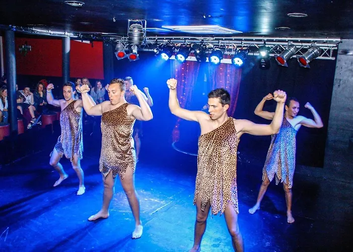 Hébergement de vacances Convivial à Avec Piscine Partagée *