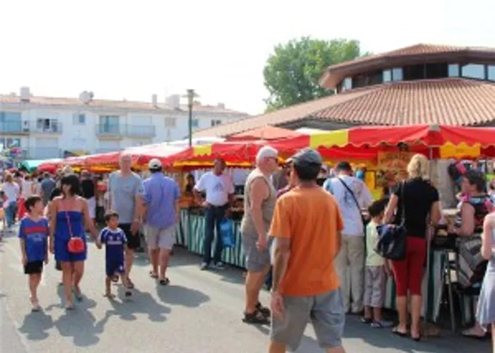 Convivial à Avec Piscine Partagée Hébergement de vacances