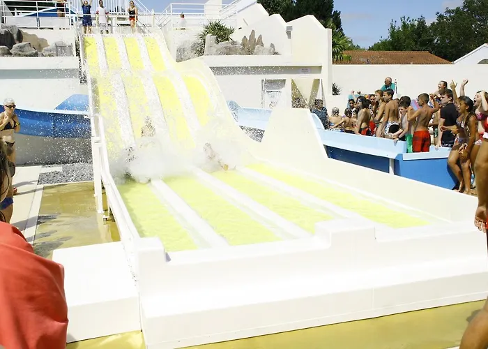 Convivial à Avec Piscine Partagée Hébergement de vacances *
