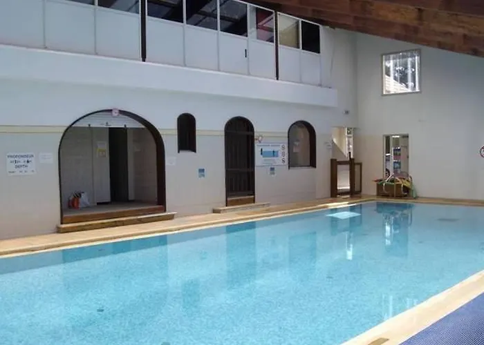 Convivial à Avec Piscine Partagée