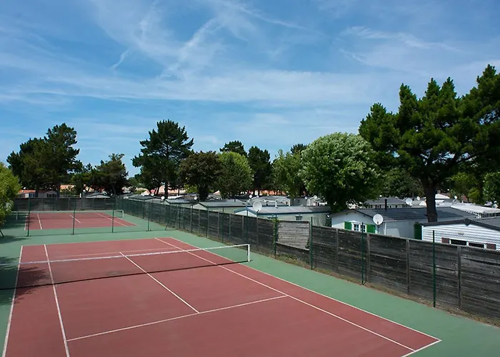 Convivial à Avec Piscine Partagée