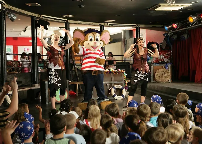 Convivial à Avec Piscine Partagée Hébergement de vacances *